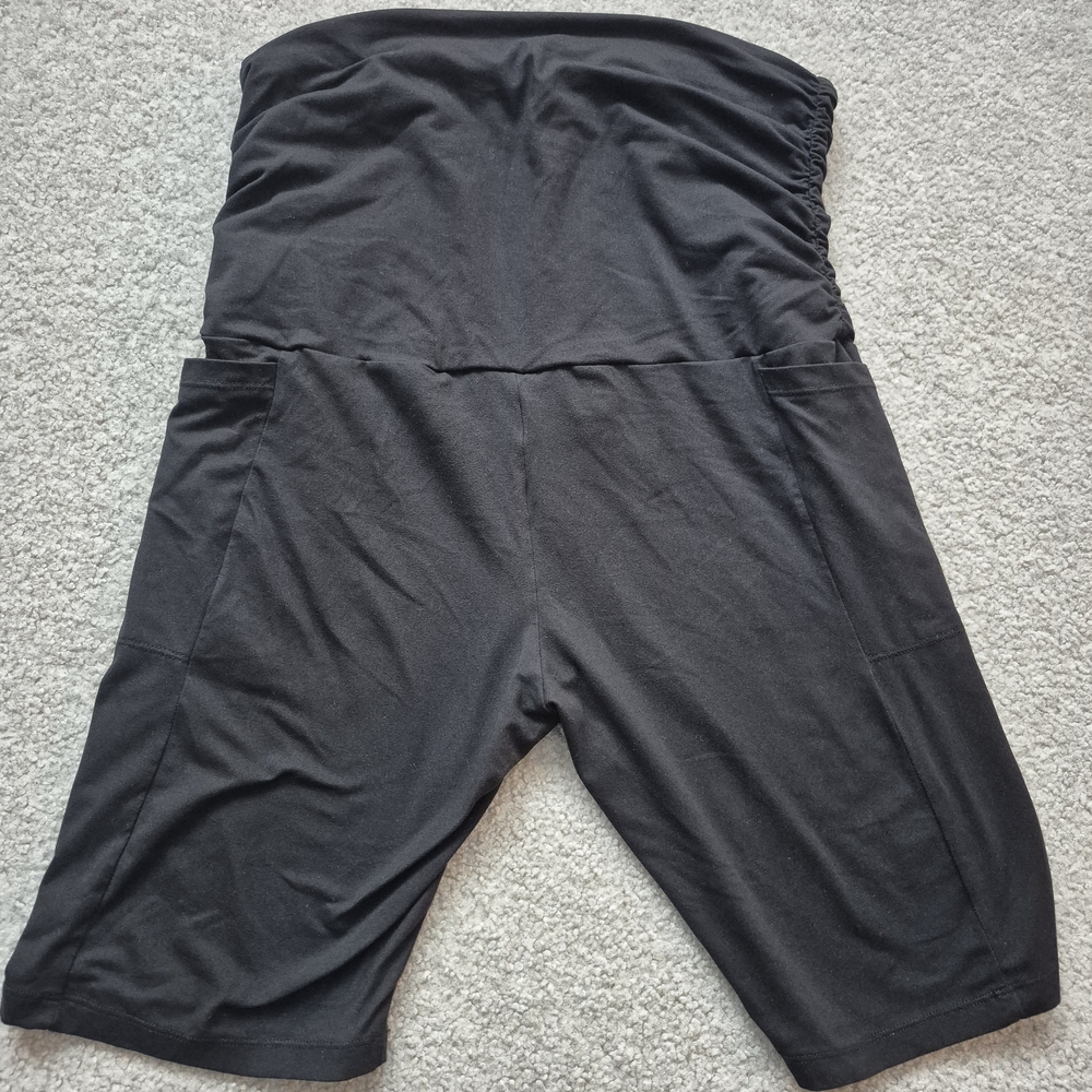 Black MATERNITY biker Shorts LARGE